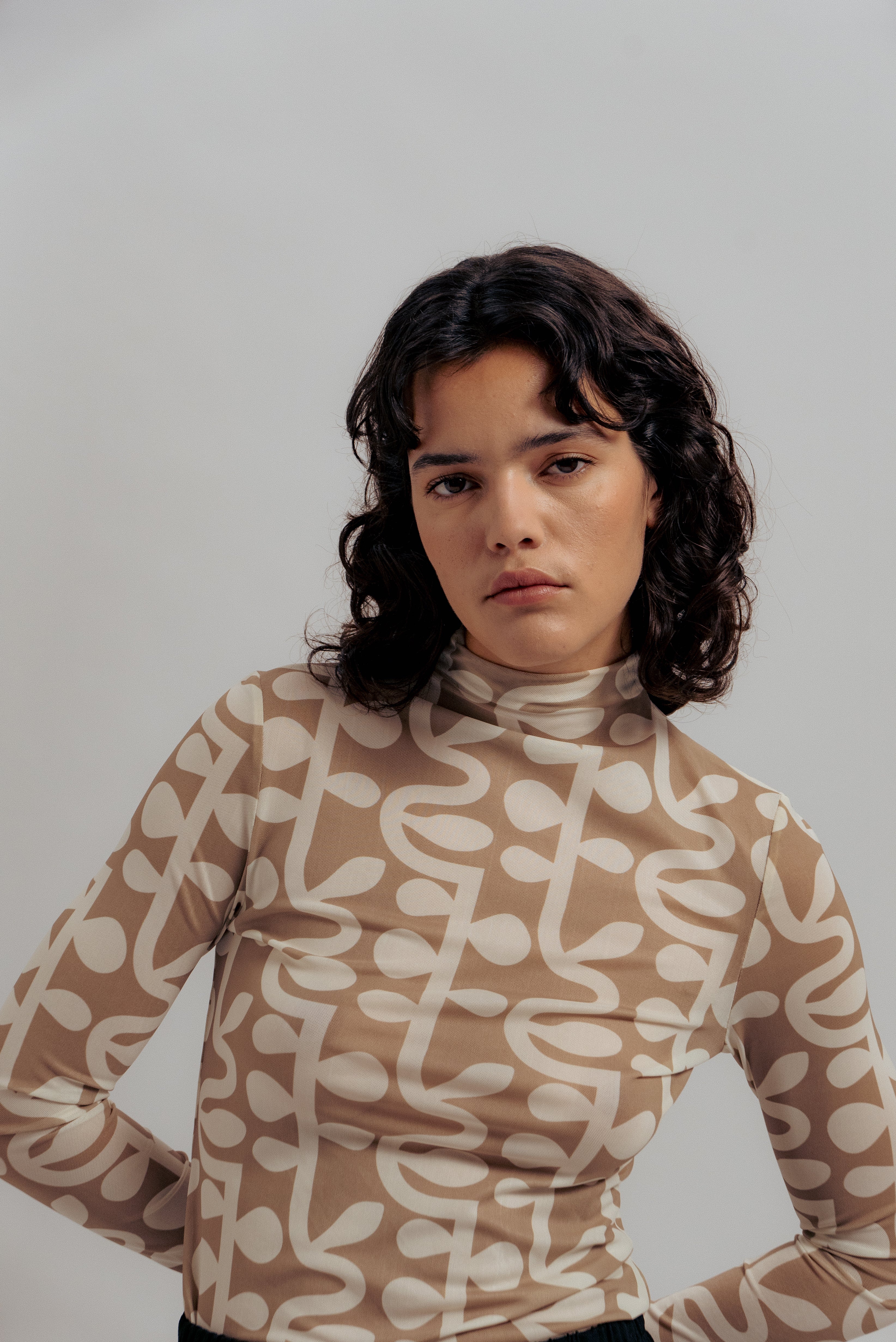 WMN Vine AOP Mockneck - Beige